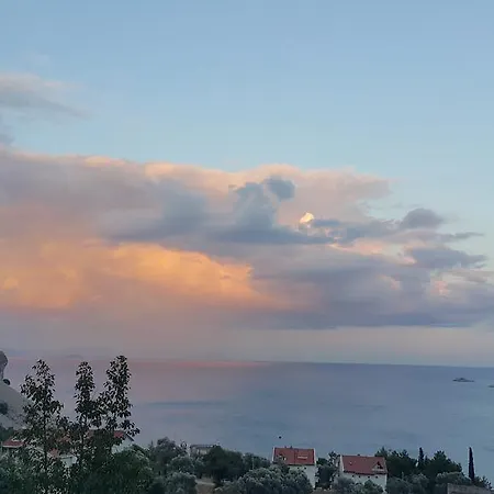 Serena Suites Aparthotel 3*