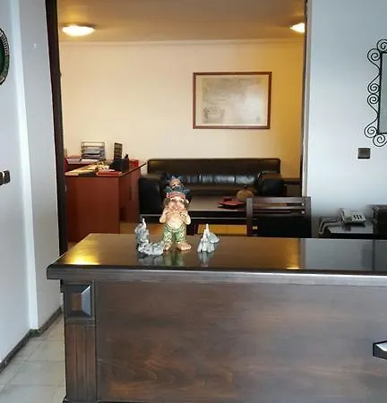 Aparthotel Serena Suites 3*