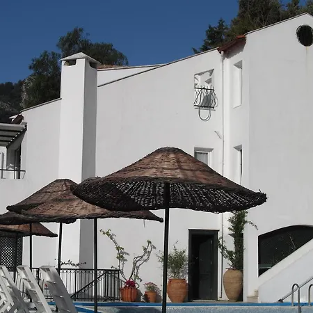 Serena Suites Aparthotel 3*