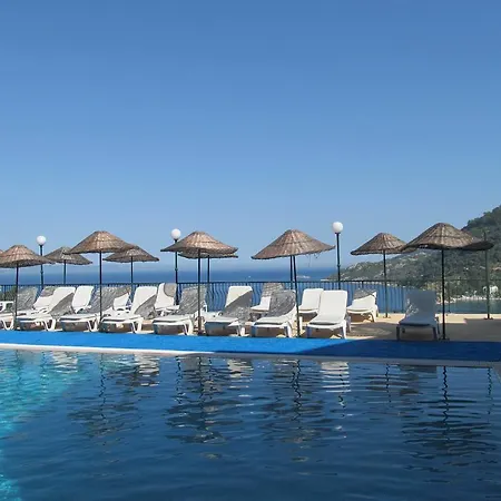 Aparthotel Serena Suites 3*