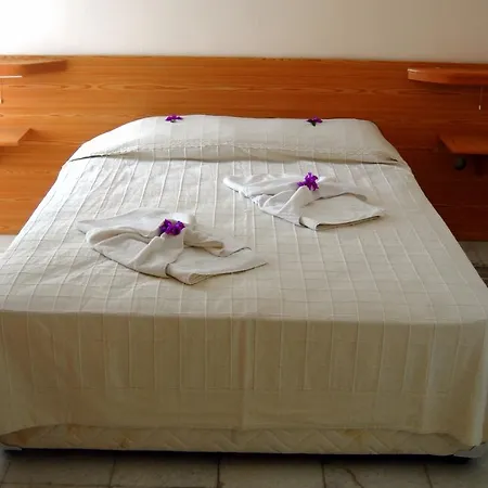 Aparthotel Serena Suites 3*