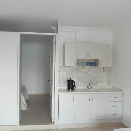 Serena Suites Aparthotel 3*