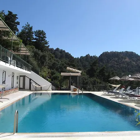 Serena Suites Aparthotel 3*